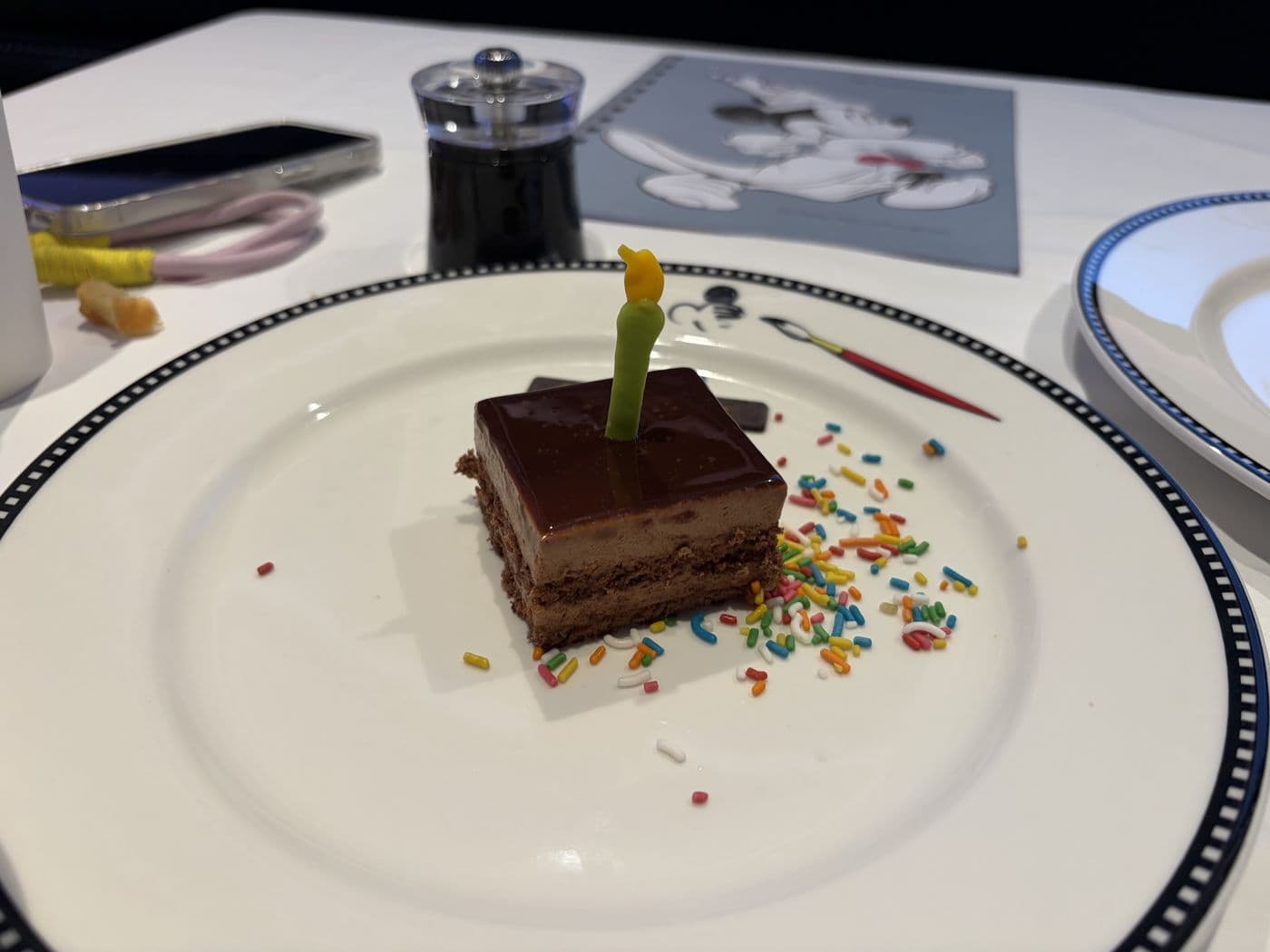 유료 레스토랑에서 나온 디저트